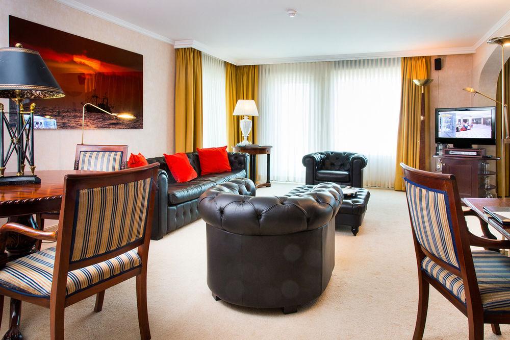 Hotel Van Oranje Noordwijk Exterior photo A living room in a serviced apartment