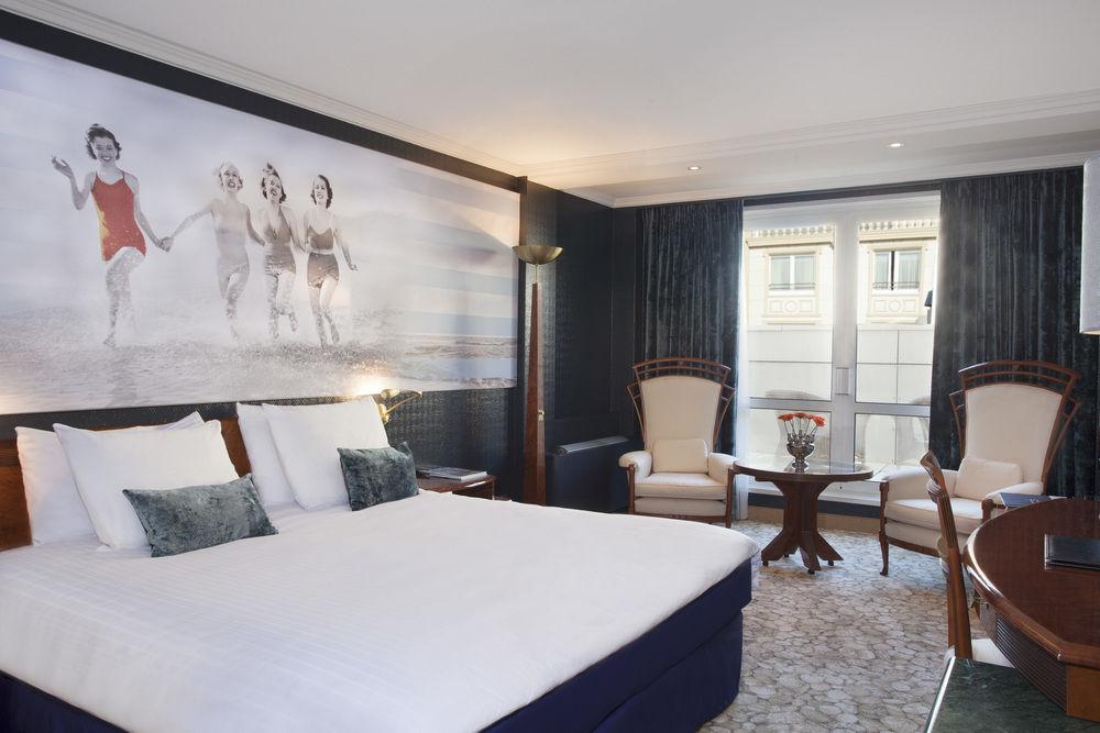 Hotel Van Oranje Noordwijk Exterior photo A room at the hotel