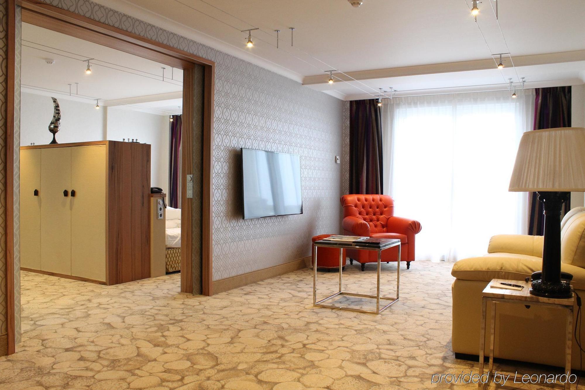 Hotel Van Oranje Noordwijk Exterior photo Suite