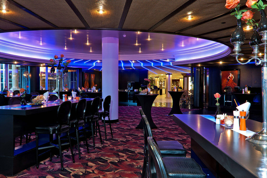 Hotel Van Oranje Noordwijk Exterior photo The nightclub on board